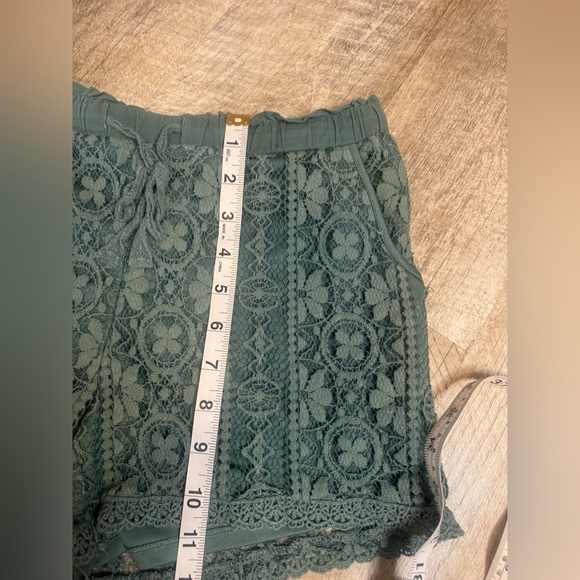 Maurice’s SMALL green lace shorts, lined - Picture 10 of 13